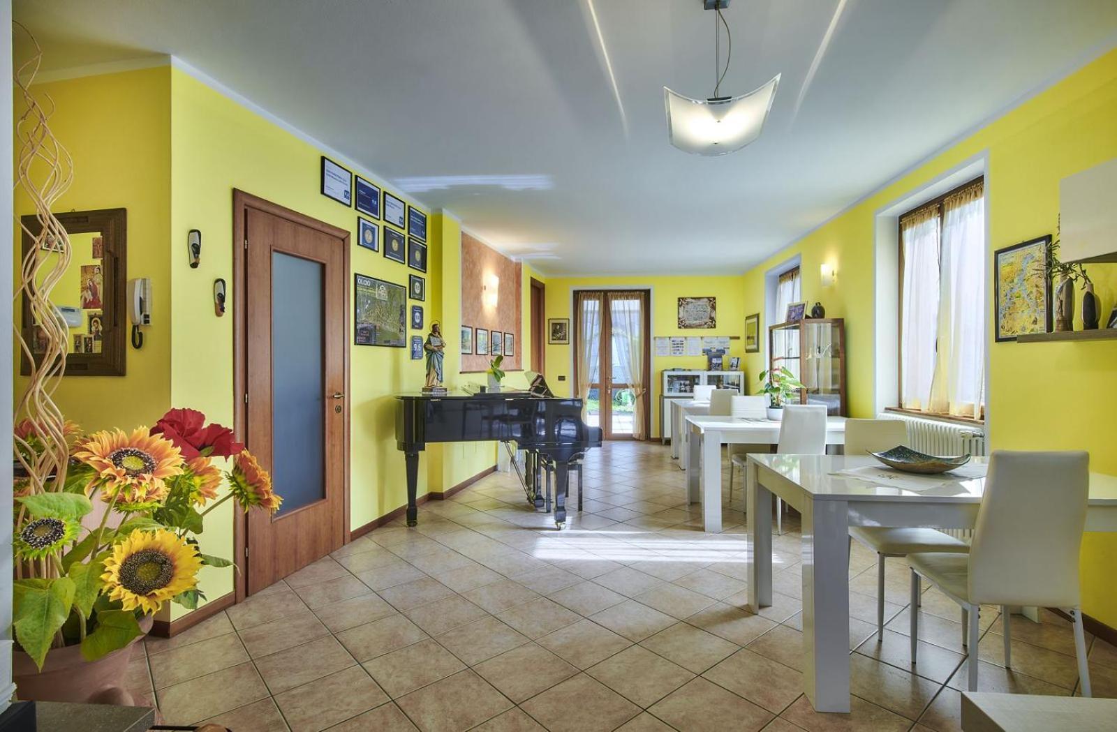 B&B-Foresteria Casa Della Musica Lake Como Mandello del Lario Eksteriør billede