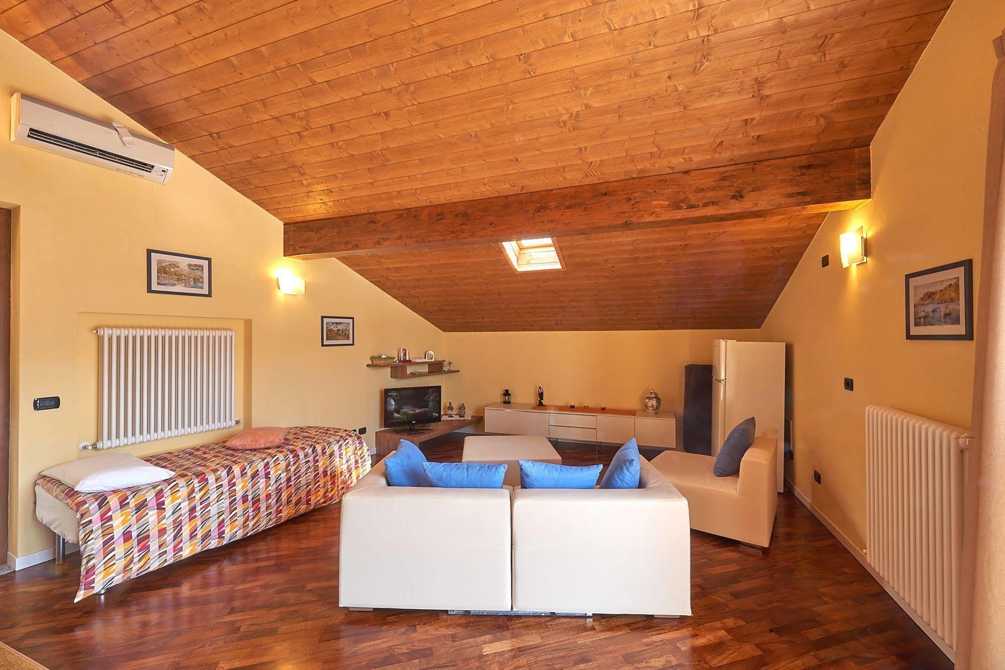 B&B-Foresteria Casa Della Musica Lake Como Mandello del Lario Eksteriør billede