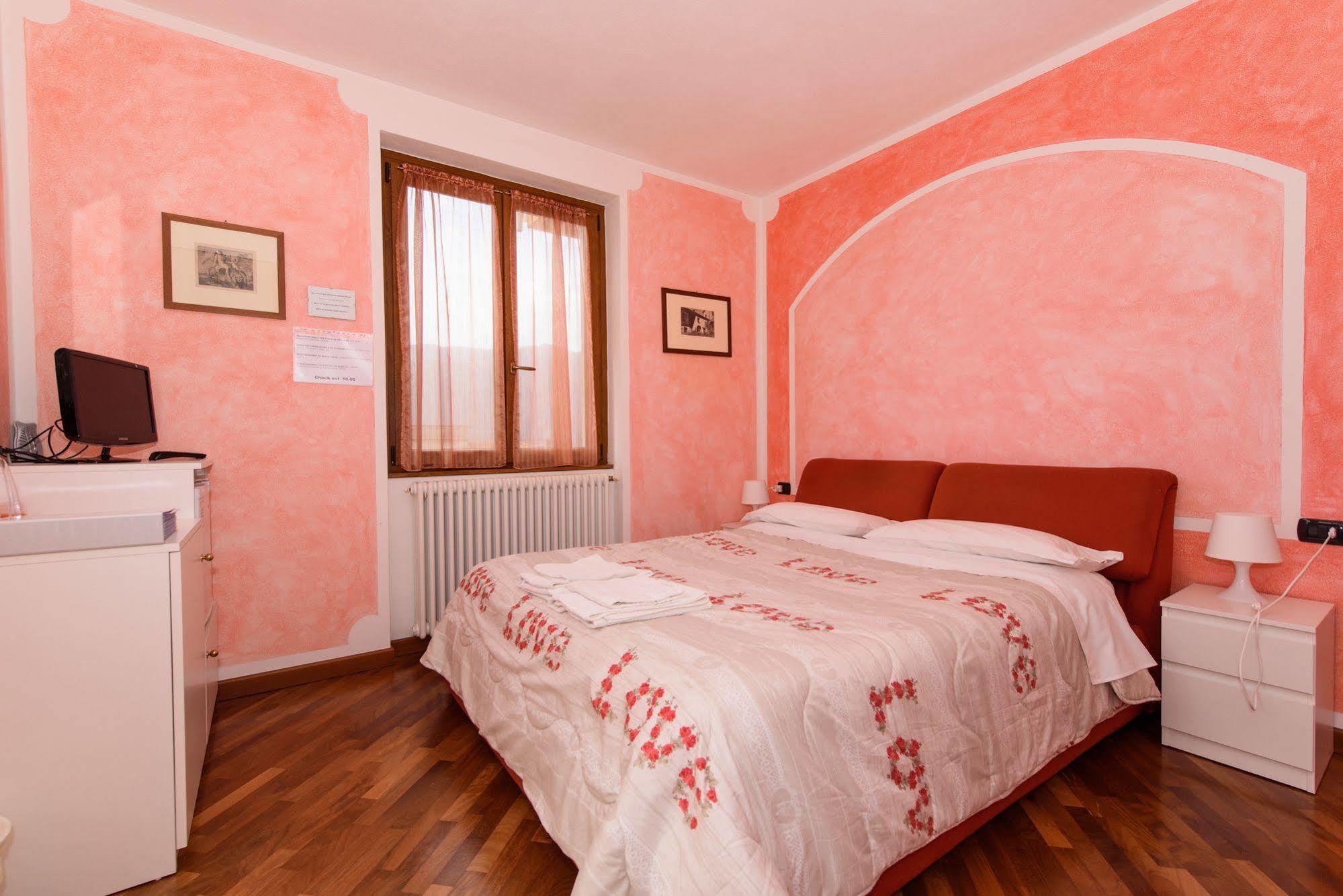 B&B-Foresteria Casa Della Musica Lake Como Mandello del Lario Eksteriør billede