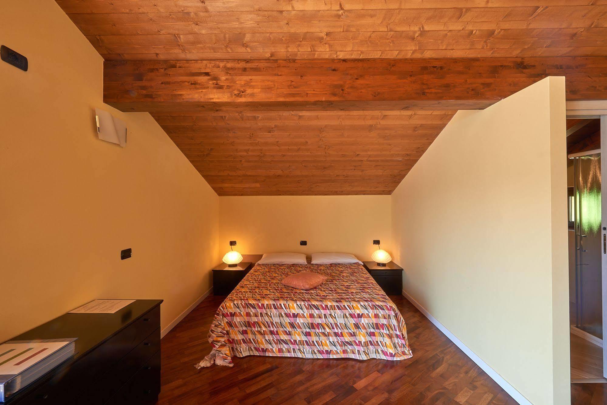 B&B-Foresteria Casa Della Musica Lake Como Mandello del Lario Eksteriør billede